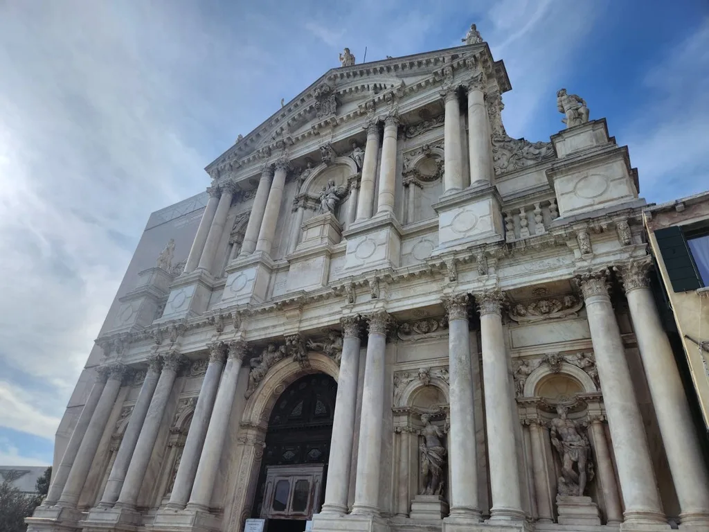 Of all the world’s wonders, it’s our people that guests remember most. Our family of experts—from polar explorers to well-connected local guides—bring knowledge, passion, and care to make every Queen’s TraveleXp journey truly remarkable.